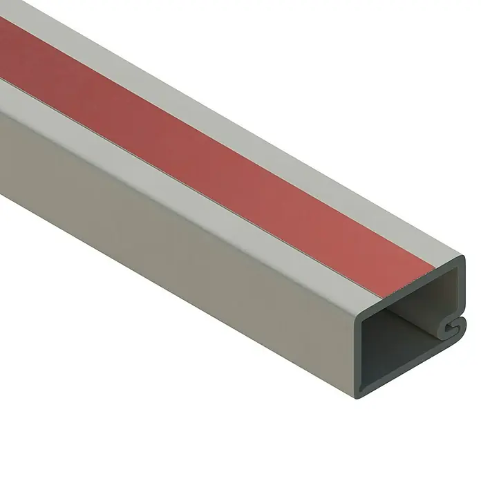 Mini-Kabelkanal - Weiß, 2 m x 15 mm x 10 mm - Dieses Bild zeigt ein detailliertes Quadratrohr mit einer markanten roten Linie. Das Rohr hat eine robuste, graue Oberfläche und ist ideal für verschiedene Anwendungen.