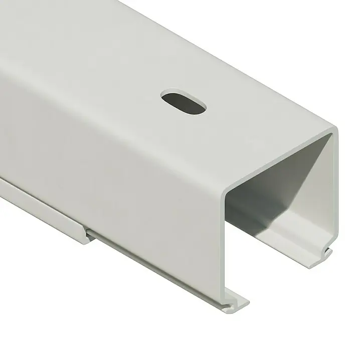Kabelkanal - L x B x H: 2 m x 30 mm x 30 mm, Weiß - Nahaufnahme einer weißen Kabelrinne mit einem länglichen Loch oben, ideal für die sichere Kabelführung in Innenräumen.
