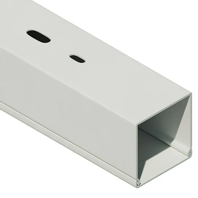 OBO Kabelkanal - 2 m x 40 mm x 40 mm, Reinweiß - Nahaufnahme eines rechteckigen, weißen Kabelkanals mit länglichen Löchern für die Kabelführung, ideal für strukturierte Verkabelung.