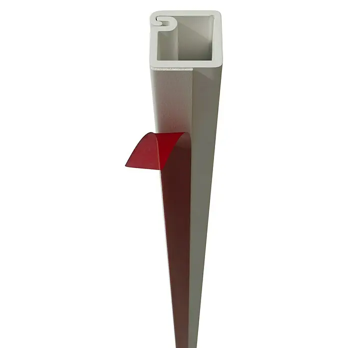 Mini-Kabelkanal - 2 m x 10 mm x 10 mm, Weiß, Mit Schaumklebeband 6mm - Produktansicht einer modernen, rechteckigen Duschkabinen-Dichtung mit rotem Detail, präsentiert auf schwarzem Hintergrund.