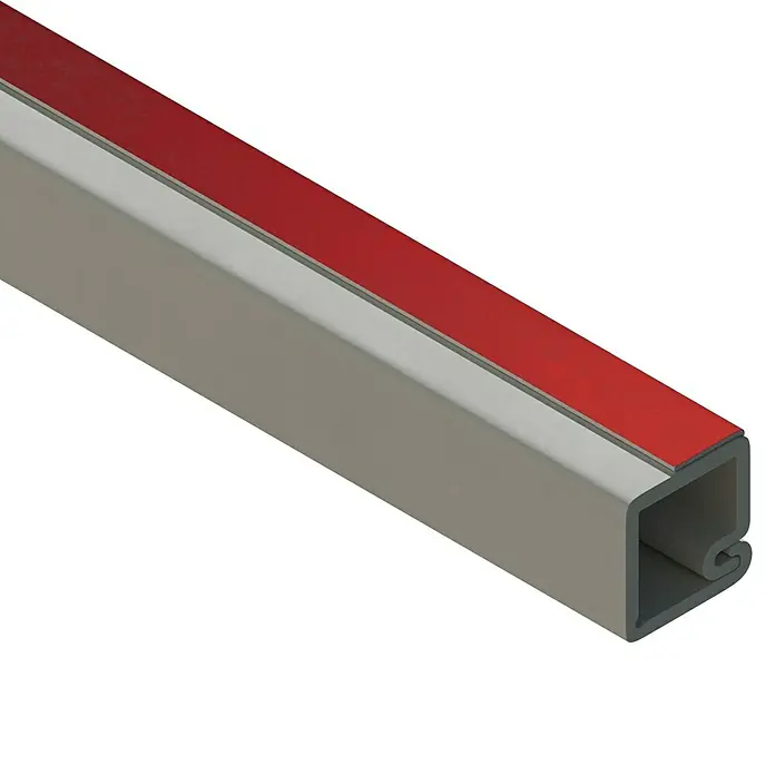 Mini-Kabelkanal - 2 m x 10 mm x 10 mm, Weiß, Mit Schaumklebeband 6mm - Nahaufnahme eines U-Profils mit roter Markierung, ideal für Bauprojekte und Konstruktionen.
