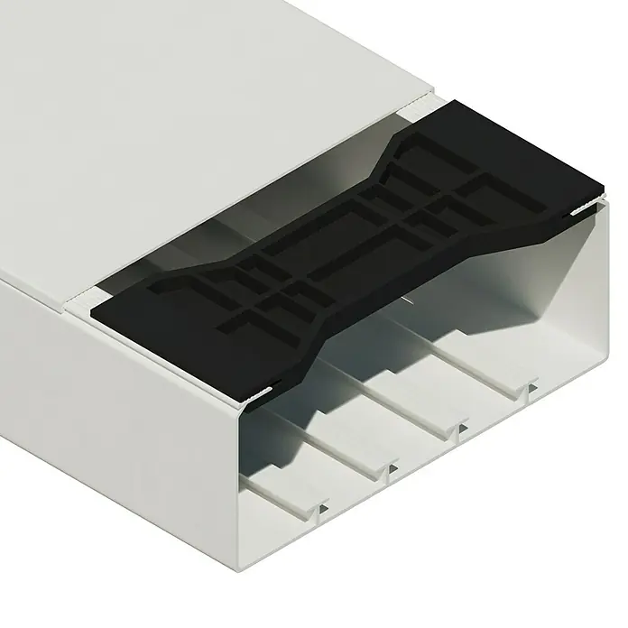 Kabelkanal - L x B x H: 2 m x 150 mm x 60 mm, Weiß - Detailansicht einer weißen Kabelkanal-Lösung mit schwarzer Abdeckung, die eine organisierte Kabelführung ermöglicht.