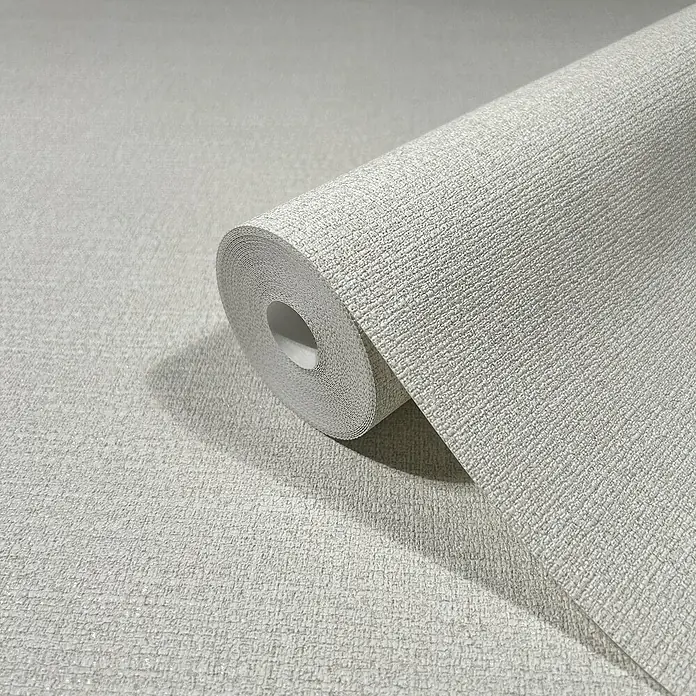 Marburg Eclectic Vliestapete - Helles Beige, Uni, 10,05 x 0,7 m - Nahaufnahme einer Rolle mit strukturiertem, grauem Vinyltapetenmuster, die ein elegantes und modernes Erscheinungsbild bietet.