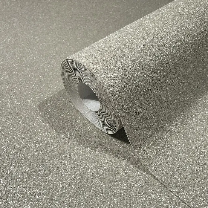 Marburg Eclectic Vliestapete - Beige, Uni, 10,05 x 0,7 m - Nahaufnahme einer Rolle silberner Glitzertapete, die Textur und Reflexionen hervorhebt.