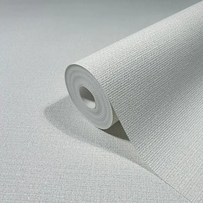 Marburg Eclectic Vliestapete - Weiß, Uni, 10,05 x 0,7 m - Nahaufnahme einer Rolle weißer Vliestapete mit feiner Textur, die eine elegante und moderne Wandgestaltung ermöglicht.