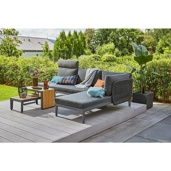 Sunfun Kopfstütze - L x B x H: 72 x 48,5 x 13,5 cm, Aluminium, Night-Grey - Einladende graue Outdoor-Lounge-Möbel auf einer Terrasse mit Beistelltisch und dekorativen Elementen.