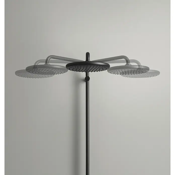 Grohe Vitalio Start Duschsystem 250 - Höhe: 101,6 cm, Anzahl Strahlarten: 2 Stk., Schwarz - Schwarze Regendusche mit mehreren Duschköpfen und höhenverstellbarer Stange vor einem neutralen Hintergrund.