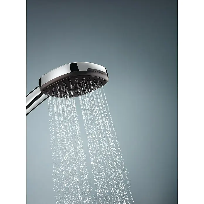 Grohe QuickFix Brausegarnitur - Lochabstand: 47 cm - 62 cm, Anzahl Strahlarten: 3 Stk. - Nahaufnahme eines Duschkopfs mit fließendem Wasser, der das Design und die Funktionalität des Produkts hervorhebt.