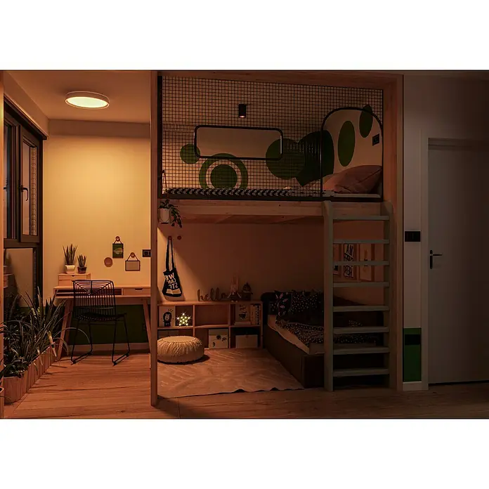 MegaLight LED-Deckenleuchte rund Wohlfühllicht Saturn - 30 W, Ø x H: 40 x 7,5 cm, Weiß, Mehrfarbig - Kinderzimmer mit Hochbett, Schreibtisch und Regalen. Das Hochbett ist mit einem Leiteraufgang versehen und bietet zusätzlichen Stauraum darunter.