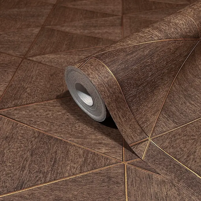 Marburg Travertino Papiertapete - Braun, Grafisch, 10,05 x 0,53 m - Ein Rollenbild der braunen Holzoptik-Tapete mit geometrischem Muster, das eine warme und stilvolle Wanddekoration verspricht.