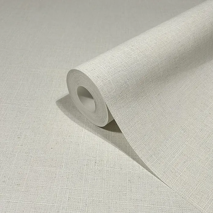 Marburg Travertino Vliestapete - Helles Strukturbeige, Uni, 10,05 x 0,53 m - Nahaufnahme einer Rolle strukturierten, hellgrauen Leinwand-Tapeten, die Textur und Muster hervorhebt.