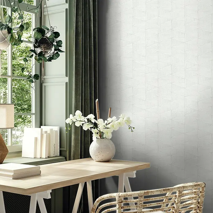 Marburg Travertino Papiertapete - Weiß, Grafisch, 10,05 x 0,53 m - Elegante Wandtapete mit geometrischem Dreiecksmuster in Weiß, ideal für ein stilvolles und modernes Interieur. Perfekt für Wohn- und Arbeitsbereiche.