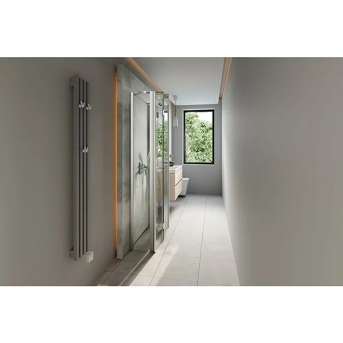 Camargue Vario Duschkabine S92S92Links x Mitte x Rechts: 80 x 80 x 80 cm, Beschichtet, Stärke: 6 mm, Silber - Ein schlanker, grauer Heizkörper mit Haken an einer Wand in einem modernen Badezimmer, neben einer Duschkabine.