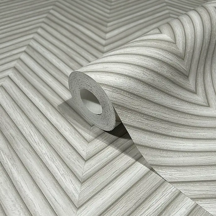 Marburg Travertino Vliestapete Fischgrätmuster - Hellgrau, Holzoptik, 10,05 x 0,53 m - Rolle grauer Tapete mit einem Chevron-Muster, das eine subtile und elegante Textur für moderne Innenräume bietet.