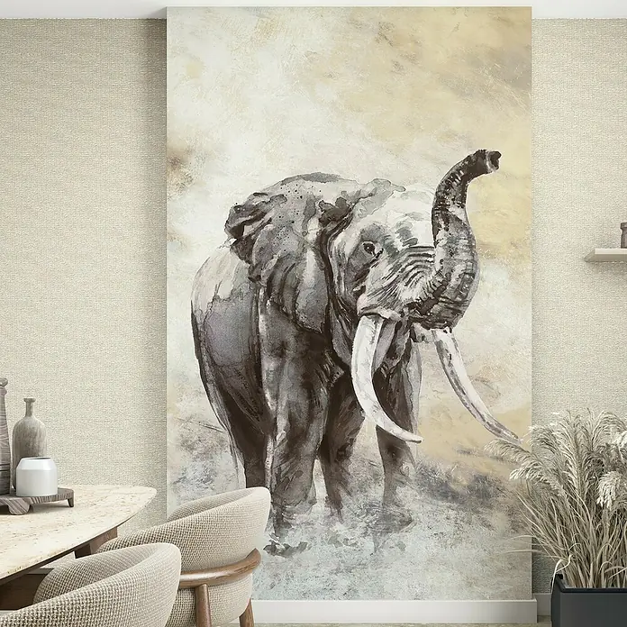 Marburg Travertino Fototapete - Elefant II, B x H: 159 x 270 cm, Vlies - Dieses Gemälde zeigt einen majestätischen Elefanten mit erhobenem Rüssel, eine elegante Dekoration für ein stilvolles Zuhause.
