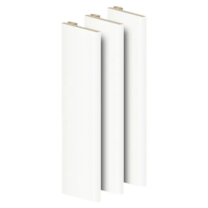 Recrecido extensible de 60 a 120 mm - 60 x 8 mm, Blanco - Vista de tres zócalos blancos con un borde redondeado y una pequeña base, adecuados para cualquier habitación.