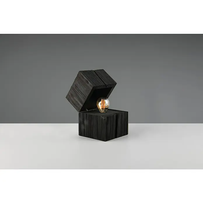 Trio Leuchten Deko-Tischleuchte - B x T x H: 12 x 12 x 16 cm, E14, Schwarz - Das Produkt ist eine moderne Tischleuchte mit einem Würfeldesign aus dunklem Holz und einer dekorativen Glühbirne im Inneren.