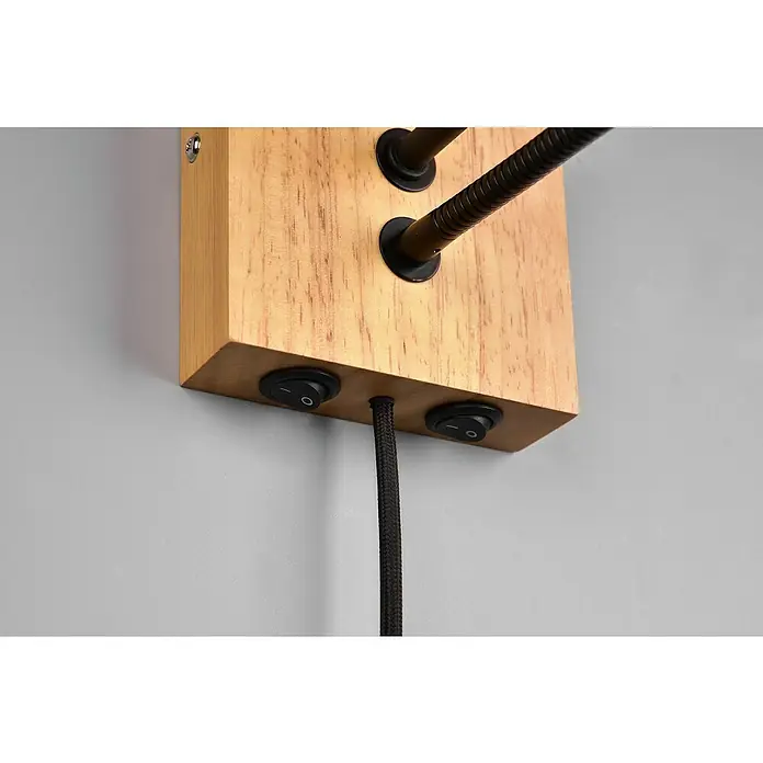 Trio Leuchten Wandleuchte Nilam - 28 W, L x B x H: 38 x 18 x 30 cm, Braun naturbelassen, E27 - Nahaufnahme einer Holzwandleuchte mit zwei Schaltern und einem Kabel. Die Lampe hat ein warmes, natürliches Aussehen.