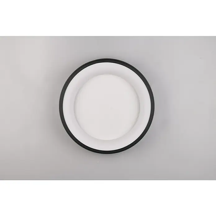 Trio Leuchten LED-Deckenleuchte rund Cardona - 29 W, Ø x H: 46,5 x 10 cm, Schwarz matt, Warmweiß - Eine Nahaufnahme einer runden Deckenleuchte mit schwarzem Rand und weißem Diffusor, die ein modernes und minimalistisches Design zeigt.