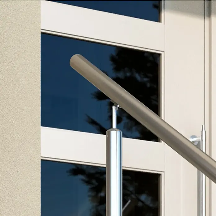 Dolle Geländer-Set PS 513 - Seitenmontage, Edelstahl V2A, Länge: 150 cm - Nahaufnahme eines modernen Treppengeländers aus Metall mit einem minimalistischen Design und klaren Linien.