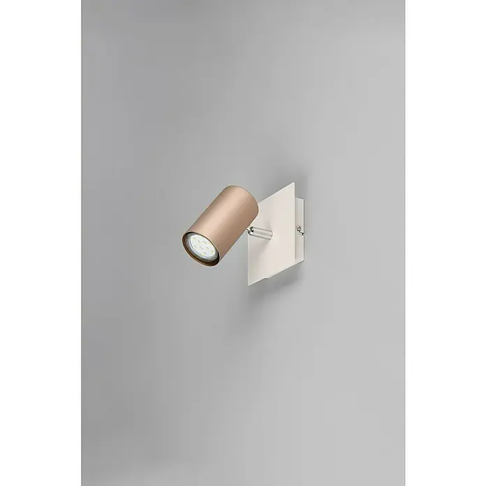 Trio Leuchten Marley Wandstrahler - 25 W, L x B x H: 12 x 12 x 15 cm, Coffee, GU10 - Nahaufnahme einer modernen Wandleuchte in Gold und Weiß, ideal für stilvolle Innenräume.