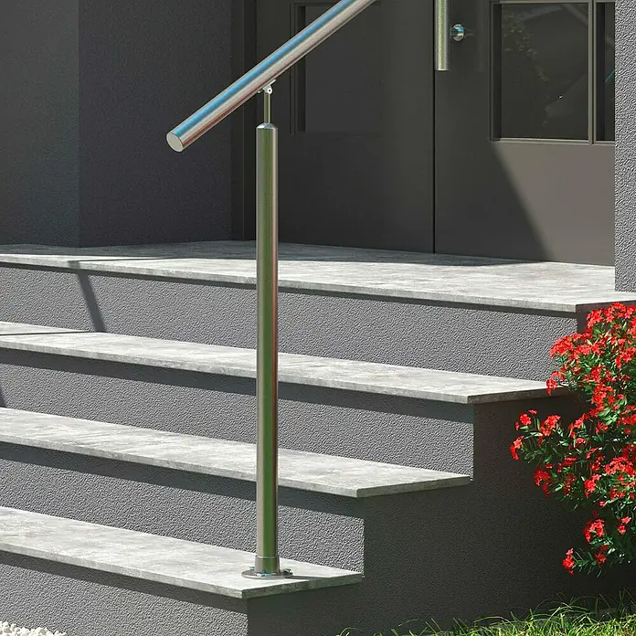 Dolle Geländer-Set PS 510 - Oberbodenmontage, Edelstahl V2A, Länge: 150 cm - Edelstahl-Handlauf an einer grauen Treppe. Das moderne Design bietet Sicherheit und fügt sich nahtlos in die Architektur ein.