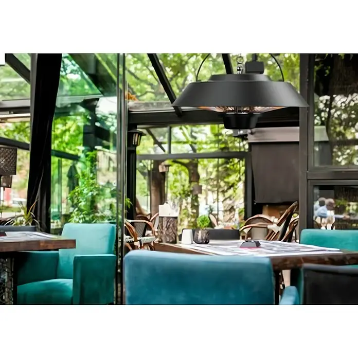 Rointe Calefactor de techo Lumia - 1.500 W, Negro - Restaurante elegante con un elegante calefactor de techo negro sobre mesas con sillas de terciopelo azul para un ambiente acogedor.
