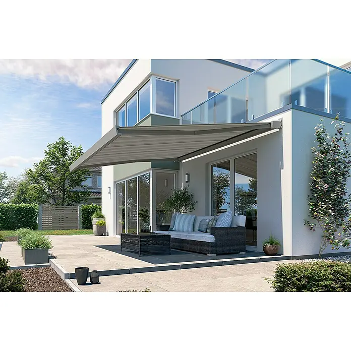 Solid Elements Vollkassettenmarkise Solid-X-Compact A131 - Grau/Weiß, Farbe Gestell: Graualuminium, Breite: 2,5 m, Ausfall: 2 m - Eine stilvolle, ausfahrbare Markise spendet Schatten auf einer modernen Terrasse mit Sitzbereich und sorgt für Komfort und Schutz vor der Sonne.