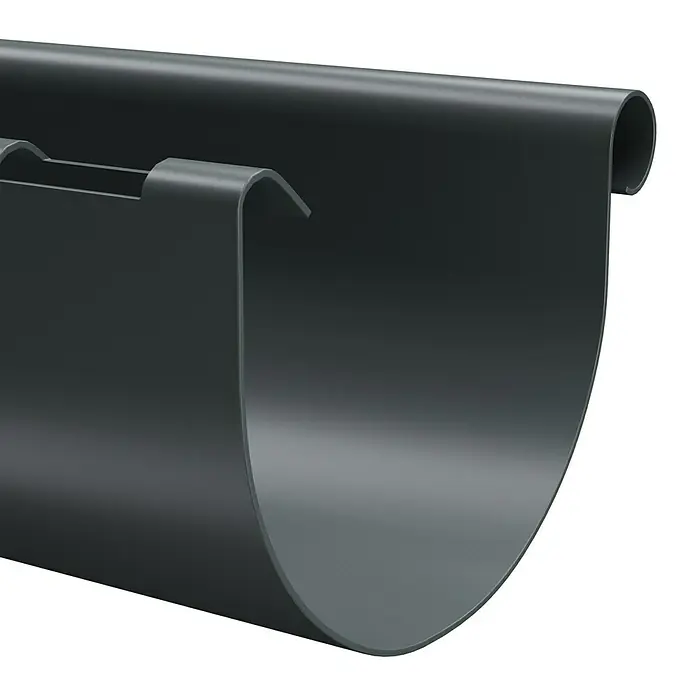 Marley Dachrinne - Nennweite: 100 mm, Länge: 200 cm, Kunststoff, Anthrazit - Nahaufnahme einer Dachrinne aus Kunststoff, die Regenwasser ableitet und das Haus vor Feuchtigkeit schützt.