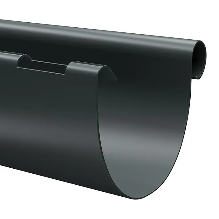 Marley Dachrinne - Nennweite: 75 mm, Länge: 300 cm, Kunststoff, Anthrazit - Nahaufnahme einer schwarzen Dachrinne. Die Rinne ist aus Kunststoff und hat eine halbrunde Form mit Einhängevorrichtungen.