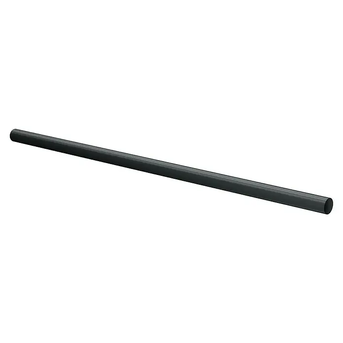 Marley Fallrohr - Nennweite: 53 mm, Länge: 300 cm, Kunststoff, Anthrazit - Eine dunkle, röhrenförmige Stange liegt diagonal auf einer schwarzen Oberfläche. Die Schatten erzeugen ein starkes Gefühl von Tiefe und Form.