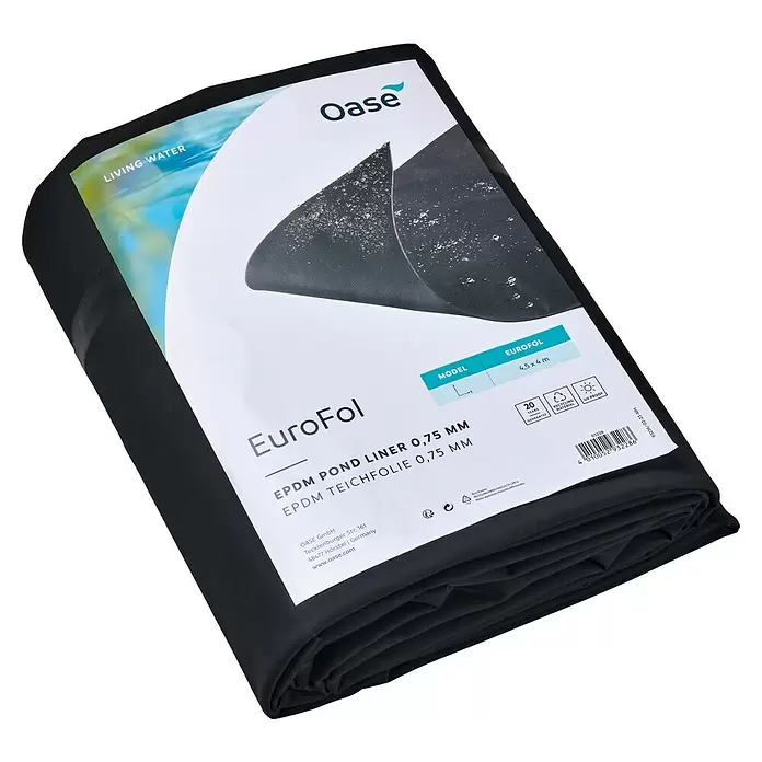 Oase Teichfolie EuroFol - Stärke: 0,75 mm, B x L: 4 x 4,5 m, EPDM - Schwarze, gefaltete Oase EuroFol EPDM Teichfolie mit Produktetikett.