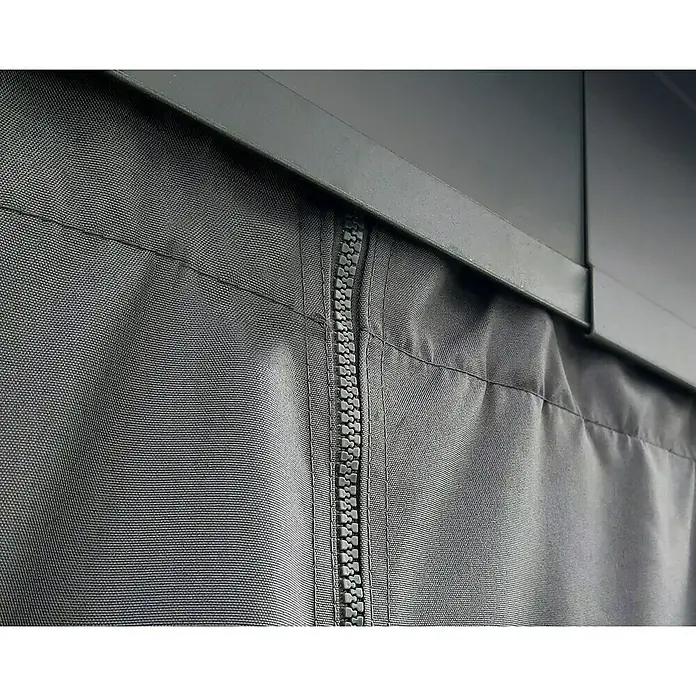 Palram – Canopia Pared lateral de pérgola Dallas - An x Al: 430 x 212 cm, Específico para: Cenador Dallas, Gris - Primer plano de una cortina con cremallera y riel, ideal para patios o gazebos.