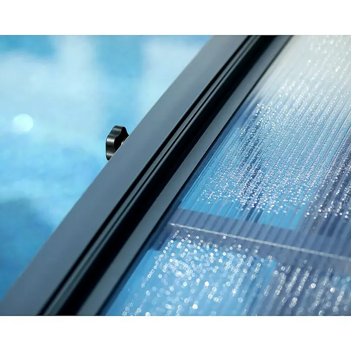 Palram – Canopia Cubierta para piscina Majorca - Específico para: Piscina, L x An: 600 x 400 cm, Aluminio - Primer plano de una lámina de policarbonato transparente con marco, que muestra una construcción clara y robusta para exteriores.