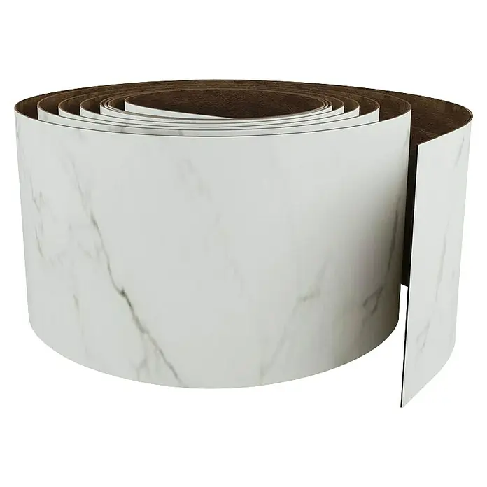 Canto en rollo laminado Calac - L x Al: 360 x 35 cm - Un rollo de suelo vinílico de mármol, enrollado y listo para su instalación, con una elegante superficie blanca y un respaldo oscuro.