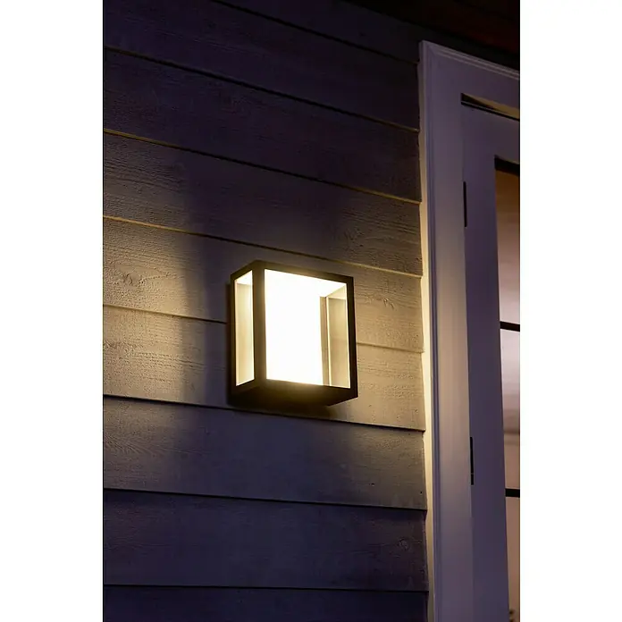 Philips Hue LED-Außenwandleuchte Impress - 8 W, 11,7 x 19 x 24 cm, Schwarz, IP44 - Moderne würfelförmige Außenwandleuchte aus Metall, die helles Licht abstrahlt und die Fassade stilvoll beleuchtet.
