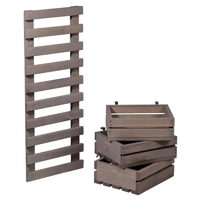 Dobar Holzregal - L x B x H: 29,5 x 26,5 x 74,5 cm, Grau - Grau-braunes Lattenrost für die Wandmontage und ein Stapel aus drei passenden Holzaufbewahrungskisten.