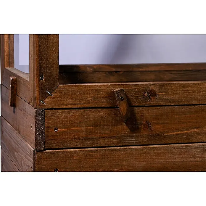 Dobar Frühbeet-Aufsatz Teak - L x B x H: 117 x 40 x 24,5 cm, Dunkelbraun - Detailaufnahme eines erhöhten Gartenbeets aus dunklem Holz mit sichtbaren Schrauben und Klammern, das Stabilität und rustikalen Charme ausstrahlt.