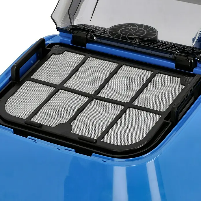Malibu Poolroboter WB 5.0 - Akkubetrieben, Passend für: Pools bis 10 x 5 m, Filterleistung: 14 m³/h - Ein blauer Staubsauger mit einem schwarzen Filter. Der Filter ist rechteckig und hat acht Fächer.