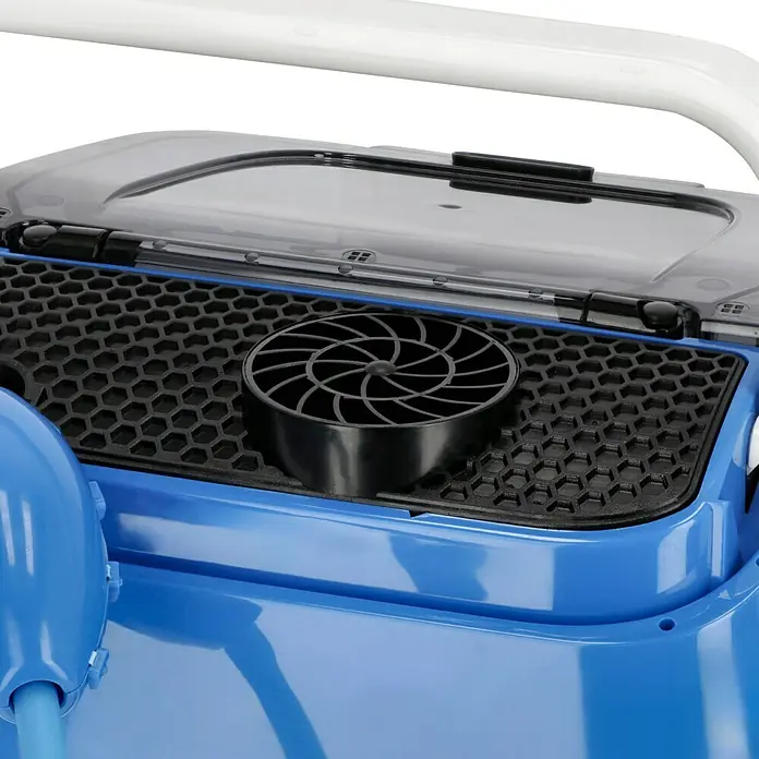 Malibu Poolroboter WB 5.0 - Akkubetrieben, Passend für: Pools bis 10 x 5 m, Filterleistung: 14 m³/h - Nahaufnahme des Poolreinigers mit transparentem Deckel, schwarzem Gitter und blauen Details.