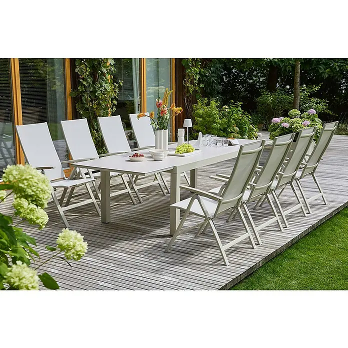 Sunfun Gartenmöbel-Set Maja - 9 -tlg., Light-Greige, Ausziehbar, Tisch (Lx B x H): 200-300 x 100 x 74 cm, Stuhl (L x B x H): 68 x 61 x 110 cm - Im Freien ist ein großer Tisch mit zehn Stühlen für ein einladendes Esserlebnis im Garten oder auf der Terrasse aufgebaut.