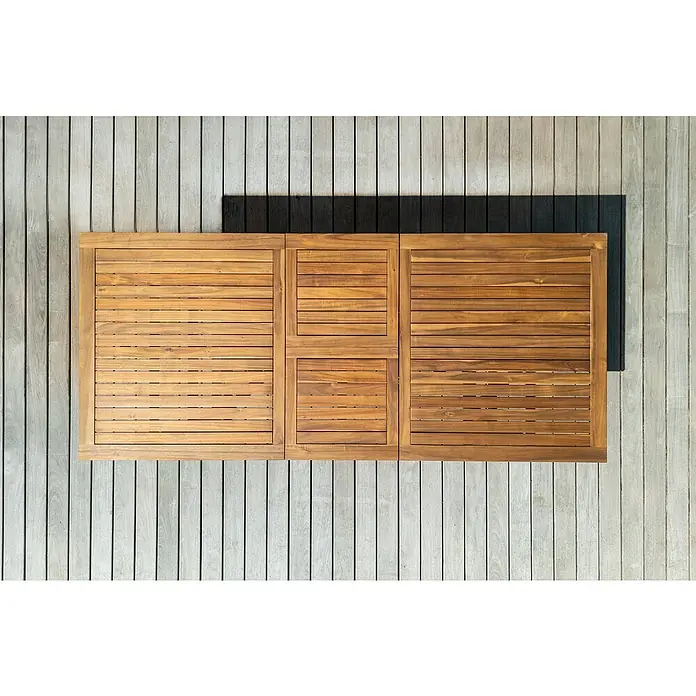 Sunfun Gartenmöbel-Set Diana/Pauline - 7 -tlg., Akazie, Polyrattan, Aluminium, Naturbraun/Bambus-Grau - Draufsicht auf einen ausziehbaren Holztisch im Außenbereich, der sich ideal für Mahlzeiten im Freien eignet. Seine Holzstruktur passt perfekt zur Terrasse.