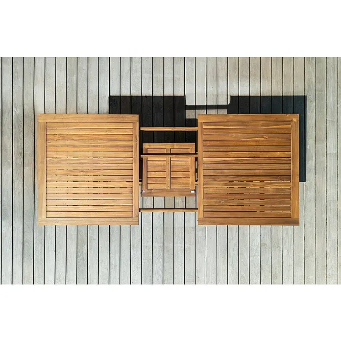 Sunfun Gartenmöbel-Set - 7 -tlg., Akazie, Polyrattan, Beige/Braun, Tischplatte erweiterbar - Draufsicht auf einen modernen Gartentisch aus Holz mit ausklappbaren Elementen auf einer Holzterrasse, der Schatten wirft.