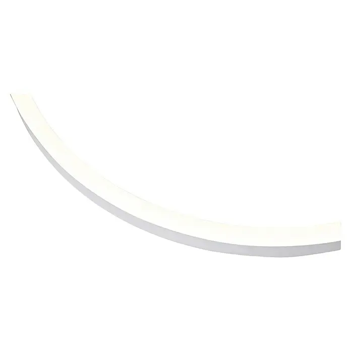 Paulmann Plug & Shine LED-Band Smooth Stripe Outdoor - Länge: 10 m, Lichtfarbe: Warmweiß, 1.540 lm, 24 V, 46 W - Weißes, gebogenes architektonisches Detail vor schwarzem Hintergrund. Ein minimalistisches Designelement.