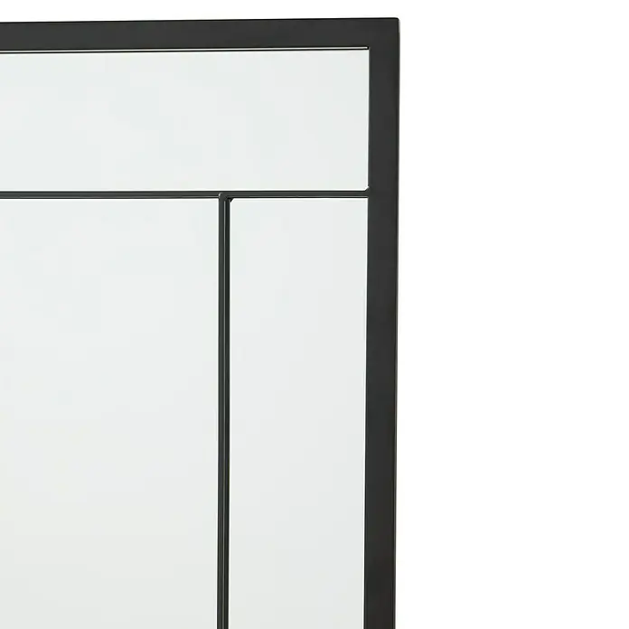Espejo de pared Sono - 70 x 95 cm, Negro - Vista detallada de un espejo moderno con marco negro dividido en secciones rectangulares, ideal para añadir estilo a cualquier interior.