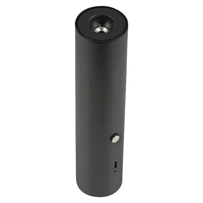 Just Light LED-Akku-Pendelleuchte Attach - 3 W, Schwarz, Warmweiß - Detaillierte Aufnahme eines schwarzen zylinderförmigen Geräts mit Knopf und USB-Anschluss.