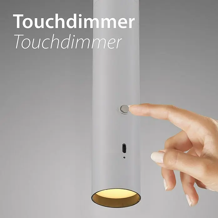 Just Light Lámpara colgante de batería Attach - Blanco - Primer plano de una lámpara de atenuación táctil blanca operada por una mano, que muestra una solución de iluminación moderna con atenuación sencilla.