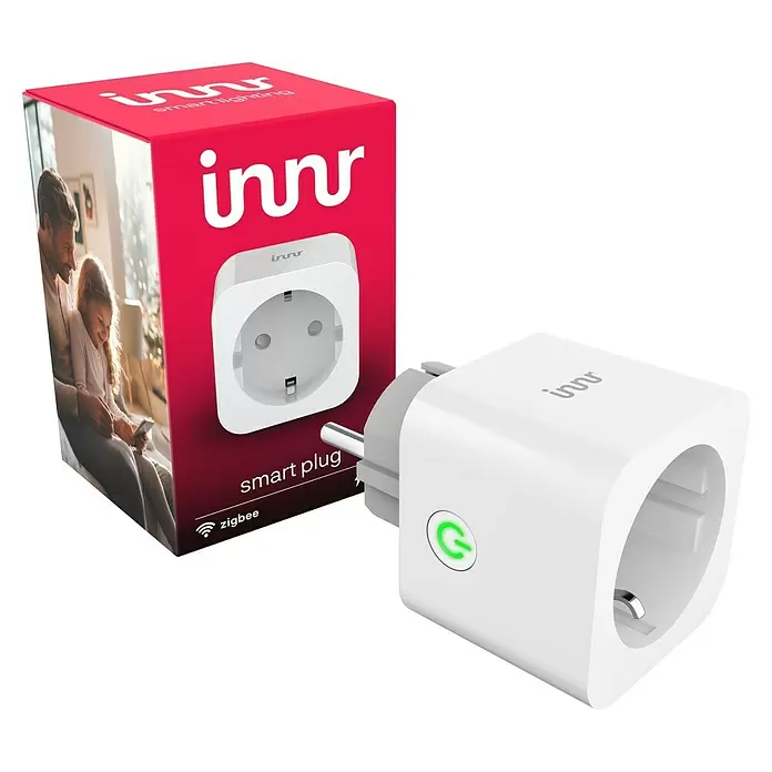 Innr Lighting Smart-Steckdose Smart Plug - Innen, Weiß, 1 Stk. - Weißer Innr Smart Plug mit grünem Power-Button und magenta Verpackung mit Produktbild und Zigbee-Logo.