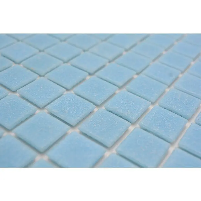 Mosaikfliese Quadrat Uni GM A 35P - L x B: 32,7 x 30,5 cm, Grün, Glänzend - Nahaufnahme von hellblauen quadratischen Mosaikfliesen mit einer leicht strukturierten Oberfläche für Badezimmer- oder Küchenrückwände.
