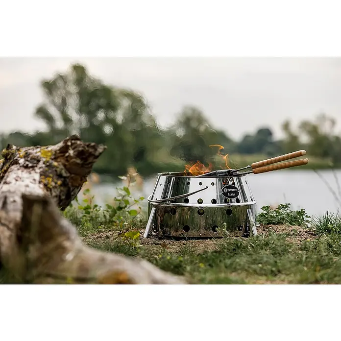 Petromax Holzkohlegrill Atago - Grillfläche (B x T): 45,1 x 44,5 cm, Durchmesser Grillfläche: 34 cm, Silber - Petromax Atago Grill, ein vielseitiger Edelstahl-Grill mit Feuer im Freien, ideal für Camping und Outdoor-Abenteuer.